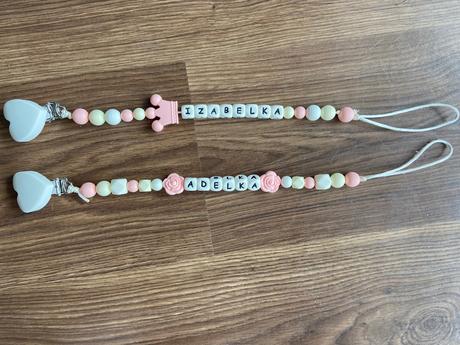 Klipy na cumlík s menami,