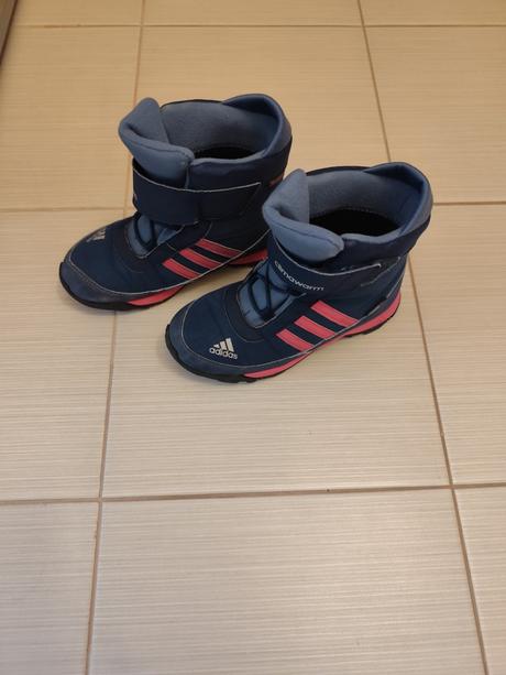 Snehule, adidas,32