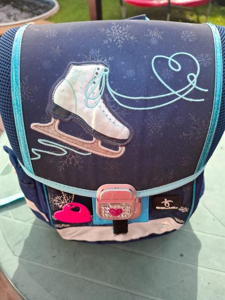 Dievcenska skolska taska, 