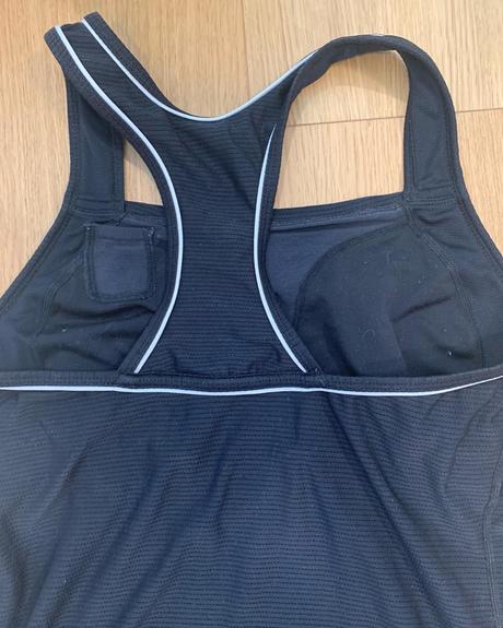 Nike športové funkčné tielko všité s podprsenkou, s