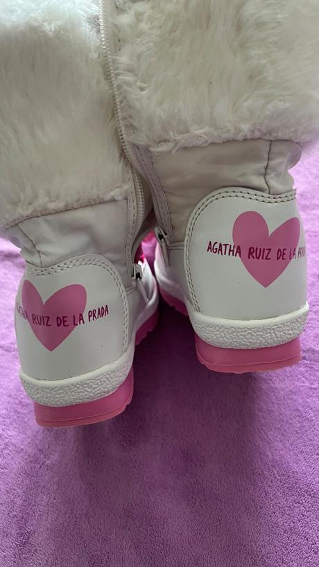 Snehule aghata ruiz de la prada, 26