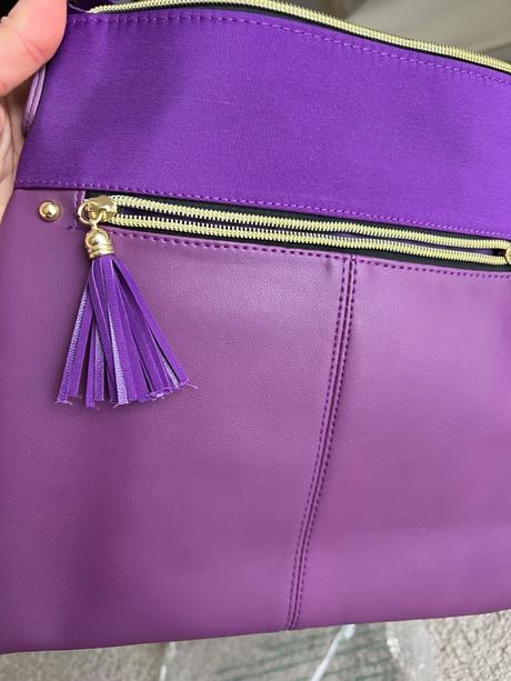 Fialova crossbody kabelka vrátane satky,