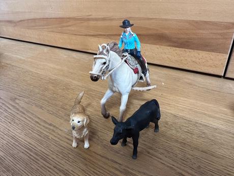 Schleich - 3set koní a jazdcov, 