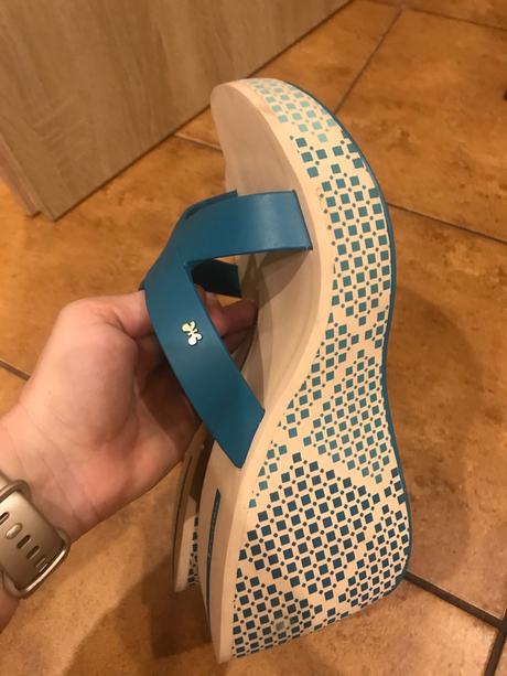 Slapky na platforme, 40