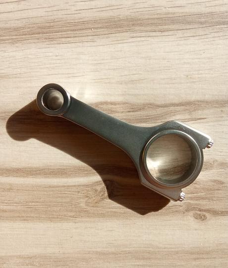 Originál kľúčenka ferrari ojnica/piestna tyč, 