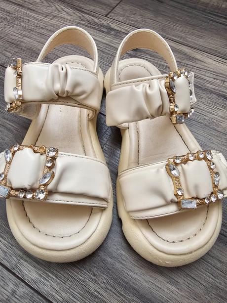 Sandálky s kamienkami, 29