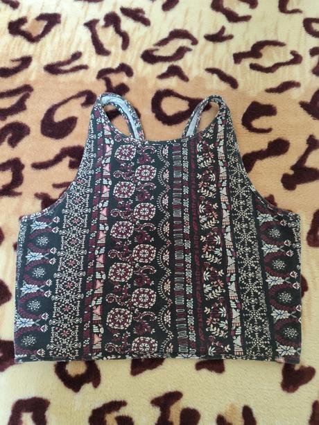 Pekny top so zaujimavym vzorom, stav ako na fotke,, terranova,m