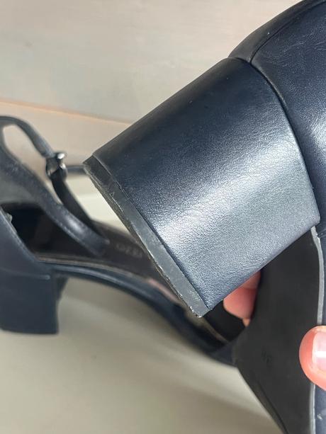 Tmavomodré kožené sandále marco tozzi s mašľou, 38