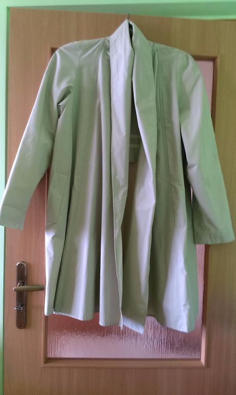 Dievčenský plášť, 158