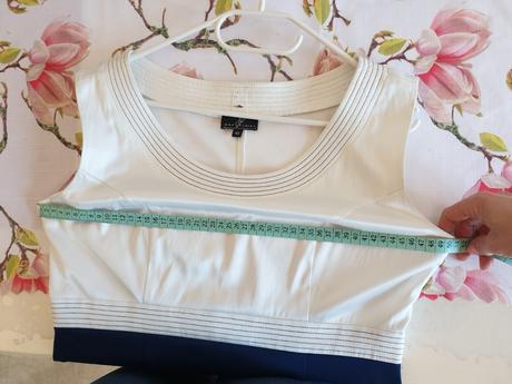 Tmavomodré slávnostné šaty, 40