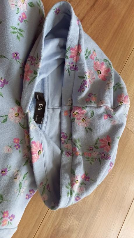 Bledomodrý pulovrik č.146, c&a,146