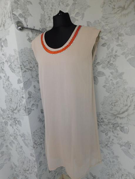 Kvalitne velmi pekne šaty, 38