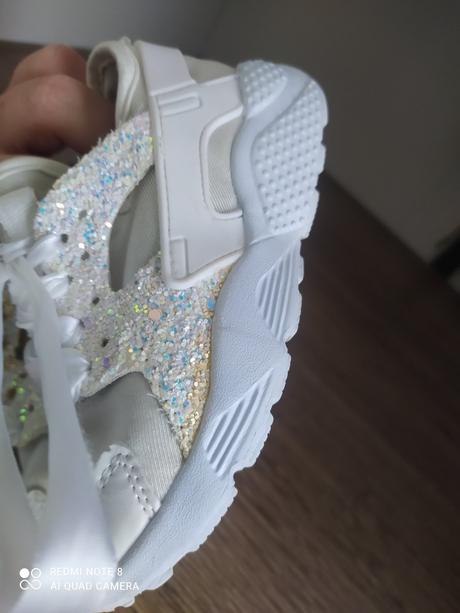 Štýlové tenisky trblietavé so satenovymi šnúrkami, 24