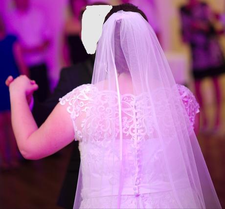 Krásne snehobiele saténové svadobné šaty, roly,48