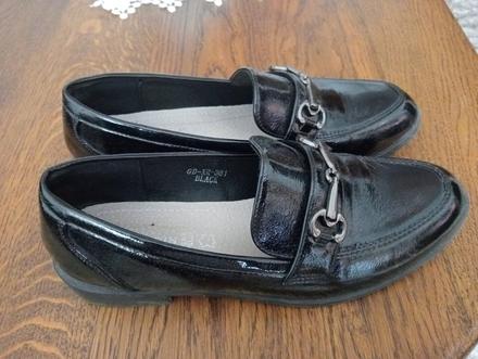 Čierne mokasíny, 38