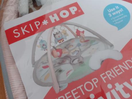 Krásna uni hracia deka s hradzou zn. skip hop, 