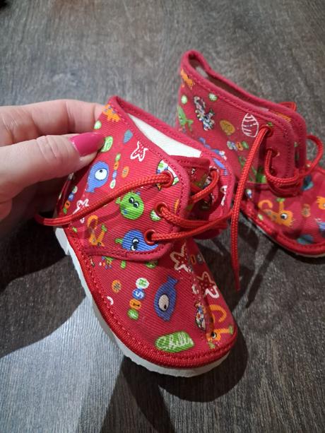 Papucky, 18