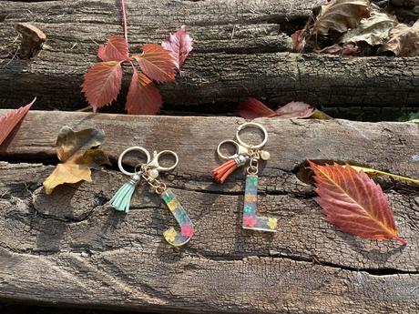 Ručne vyrobené živicové kľúčenky, 