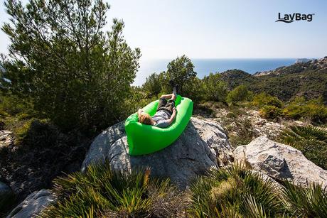 Nafukovacia rozkladacia pohovka laybag na pláž,