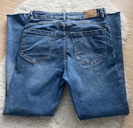 Modre roztrhane rifle reserved, reserved,38