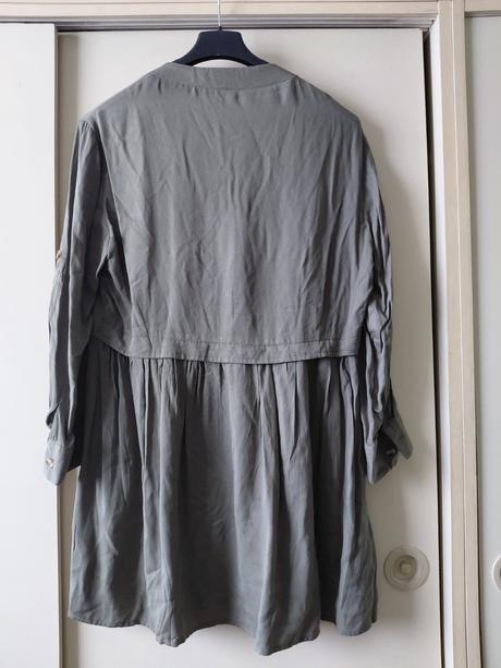 Šaty s ozdobou na vreckách, 36