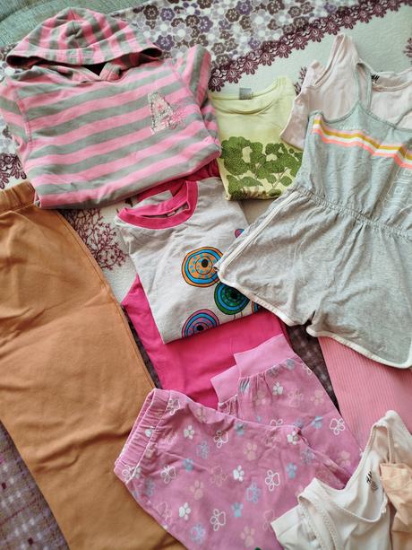 Darujem za postovné balík vecičiek č.128/134, 128