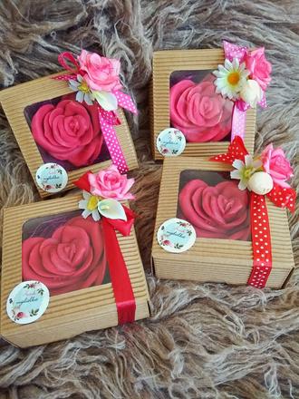 Mydielko v darčekovom balení k sviatku, 