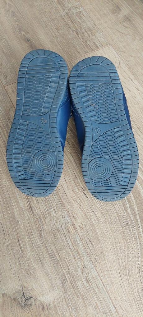 Kotnikove tenisky, 32