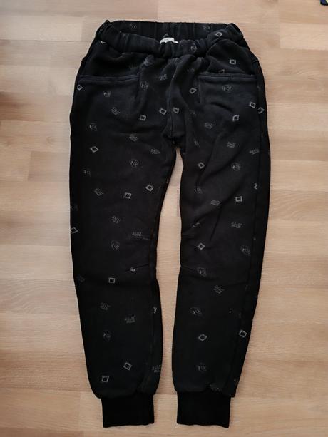 Hrubšie tepláky, zara,140