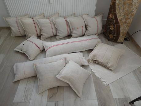 Vankúše menšie , vačšie, podlhovasté,, 