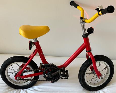 Starší červený bike 12, 12