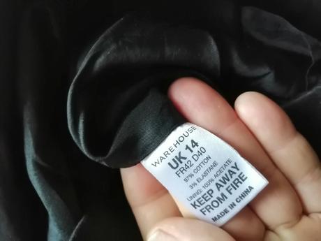 Čierne členité šaty warehouse v40 s kosticami, warehouse,40