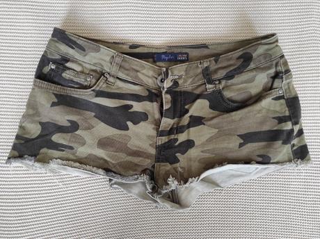 Maskáčové kraťasy cropp, 38