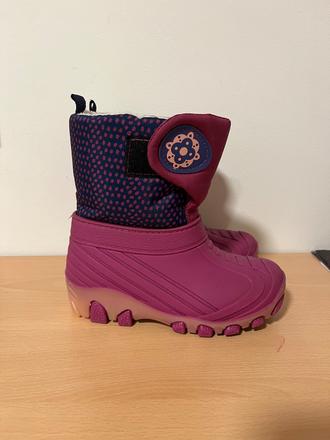 Svietiace snehule, 27