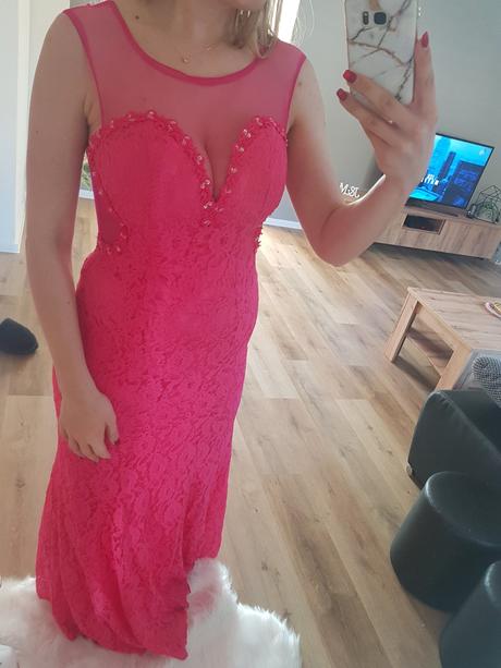 Ružove šaty, 36