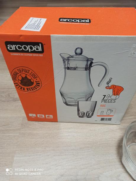 Džbán, poháre a karaffa,