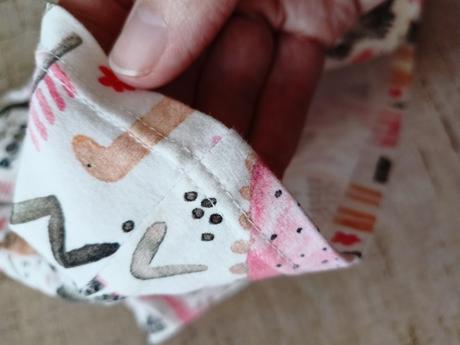 Tricko ruzove dinosaury, 104