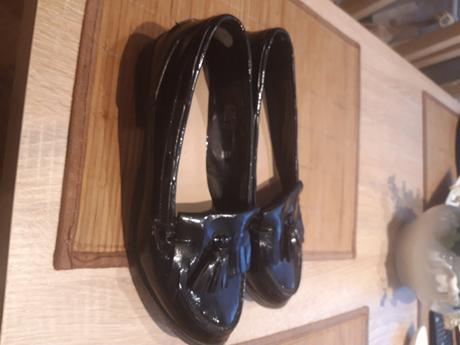 Lakovane mokasiny, 39