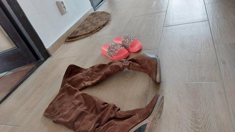 Darujem damske nenosene cizmy 39, 39