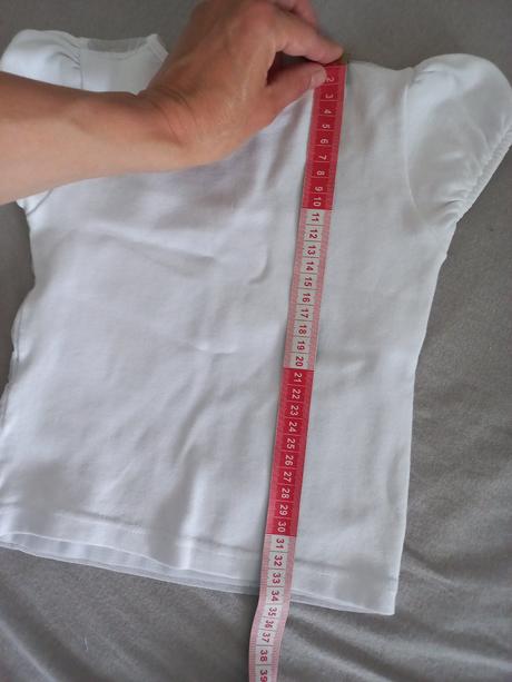 Sviatočné tričko, 98