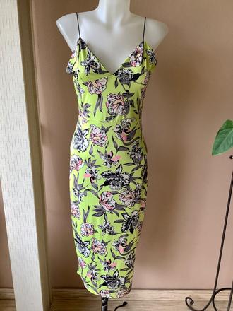 Krasne saty boohoo, m