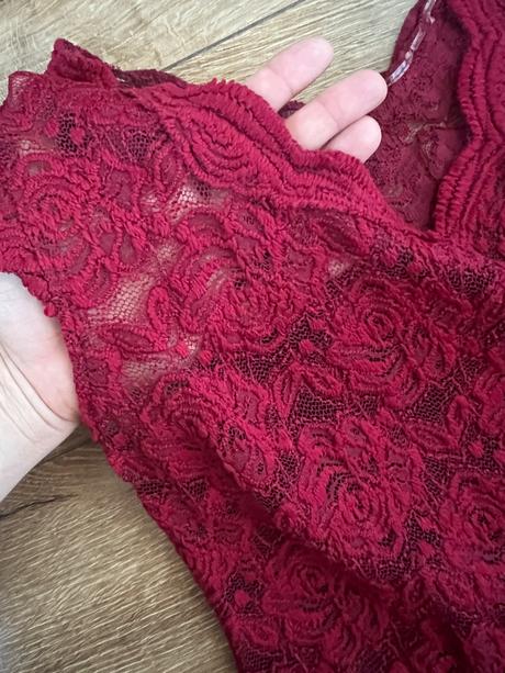 Čipkované šaty, l