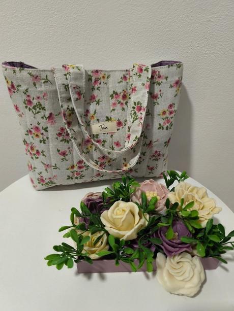 Malá taška kvety na bežovej, 