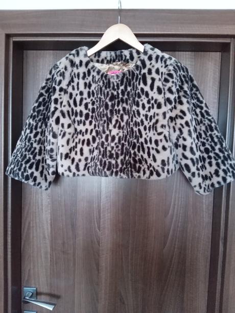 Kozusinova pelerina betsey johnson vel.s, s