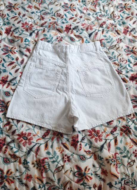 Kraťasy s vysokým pásom, bershka,s