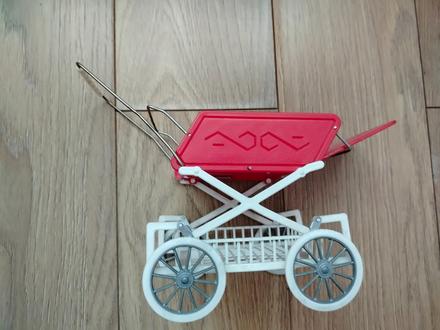 Retro kovový kočík pre bábiky, 