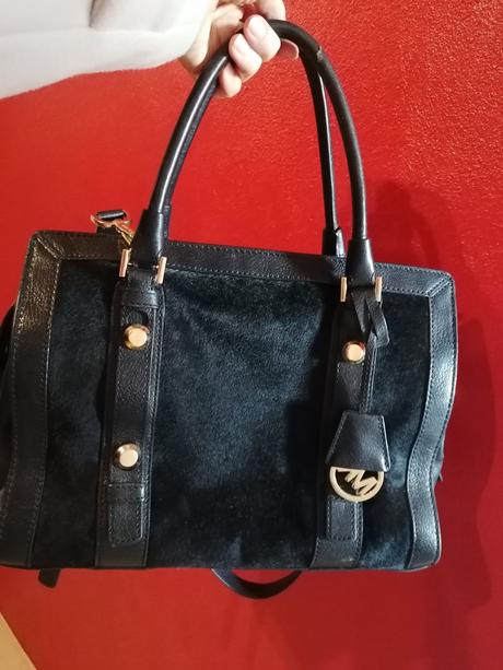Čierna kabelka michael kors s kožušinkou, michael kors