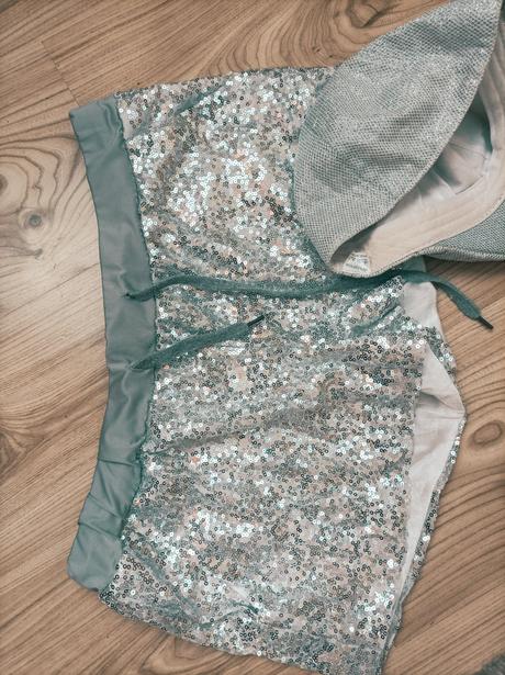 Funky baretka šortky zadarmo k nej, m