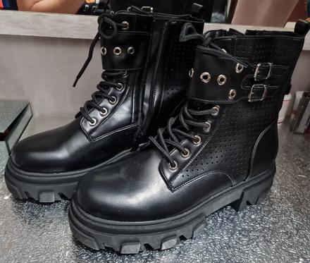 Čierne topánky, 41