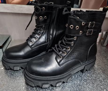 Čierne topánky, 41